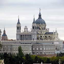 Almudena kathedraal van Madrid